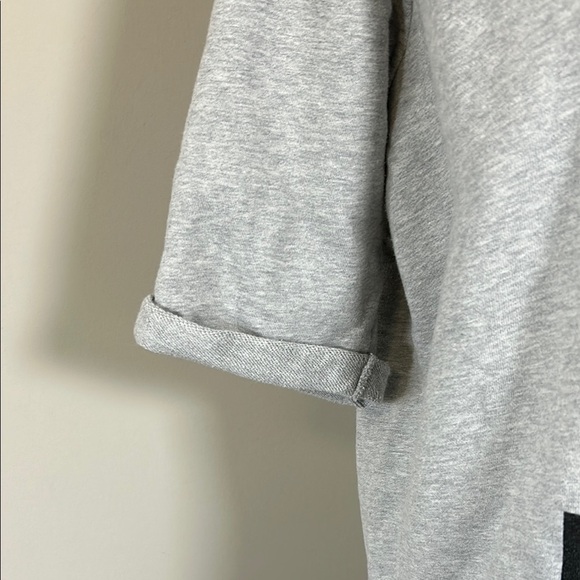 Burberry Brit Womens Short Sleeve Brit Graphic Sweatshirt Gray Logo Back Sz L - Picture 6 of 11